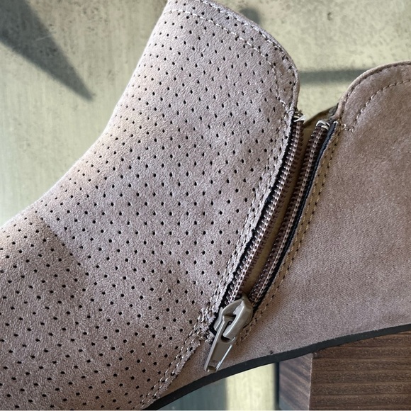 Jones NY CeCee Bootie 8.5 - Picture 6 of 11